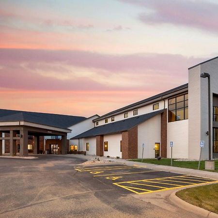 Best Western Watertown Inn & Suites Екстер'єр фото