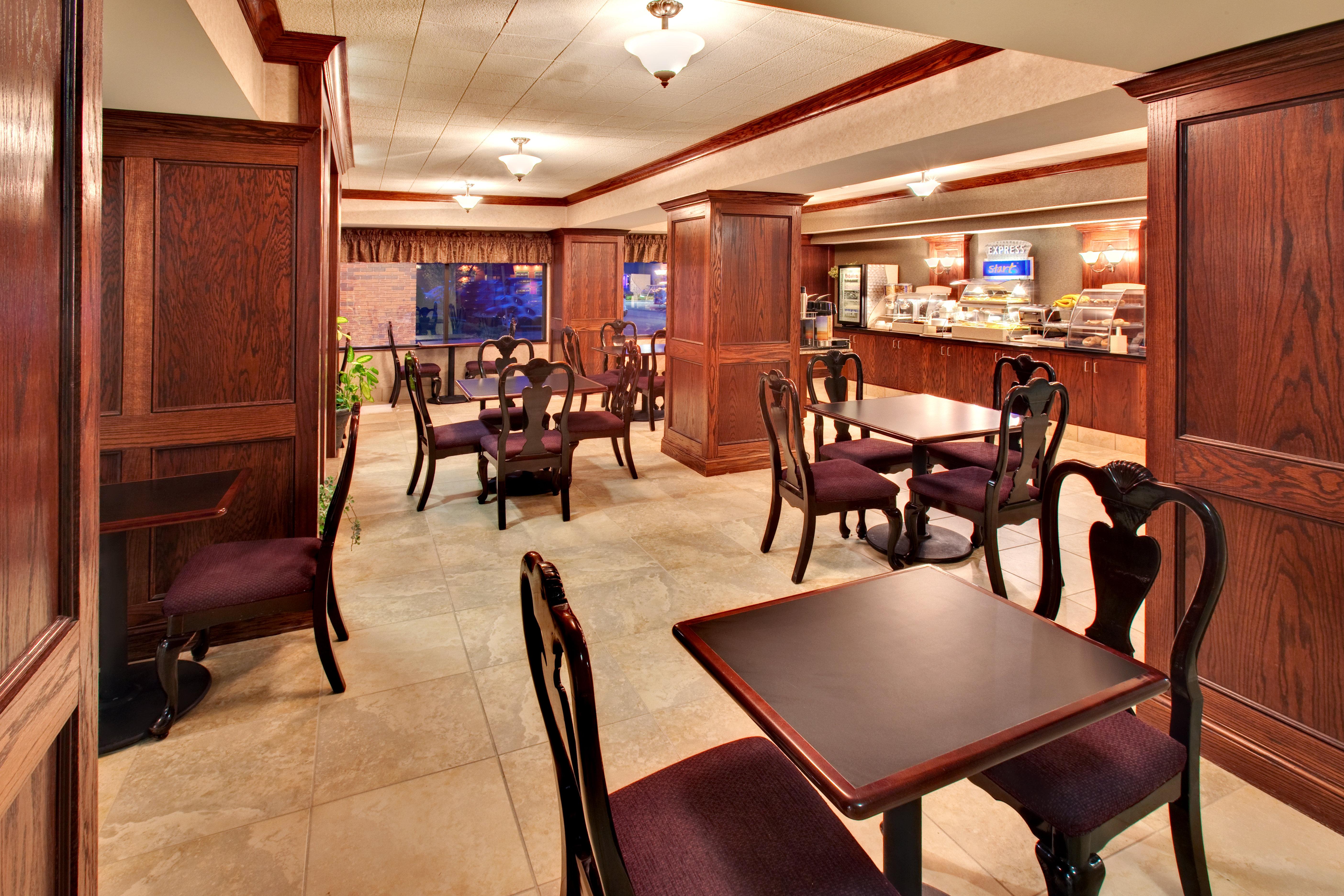 Best Western Watertown Inn & Suites Екстер'єр фото