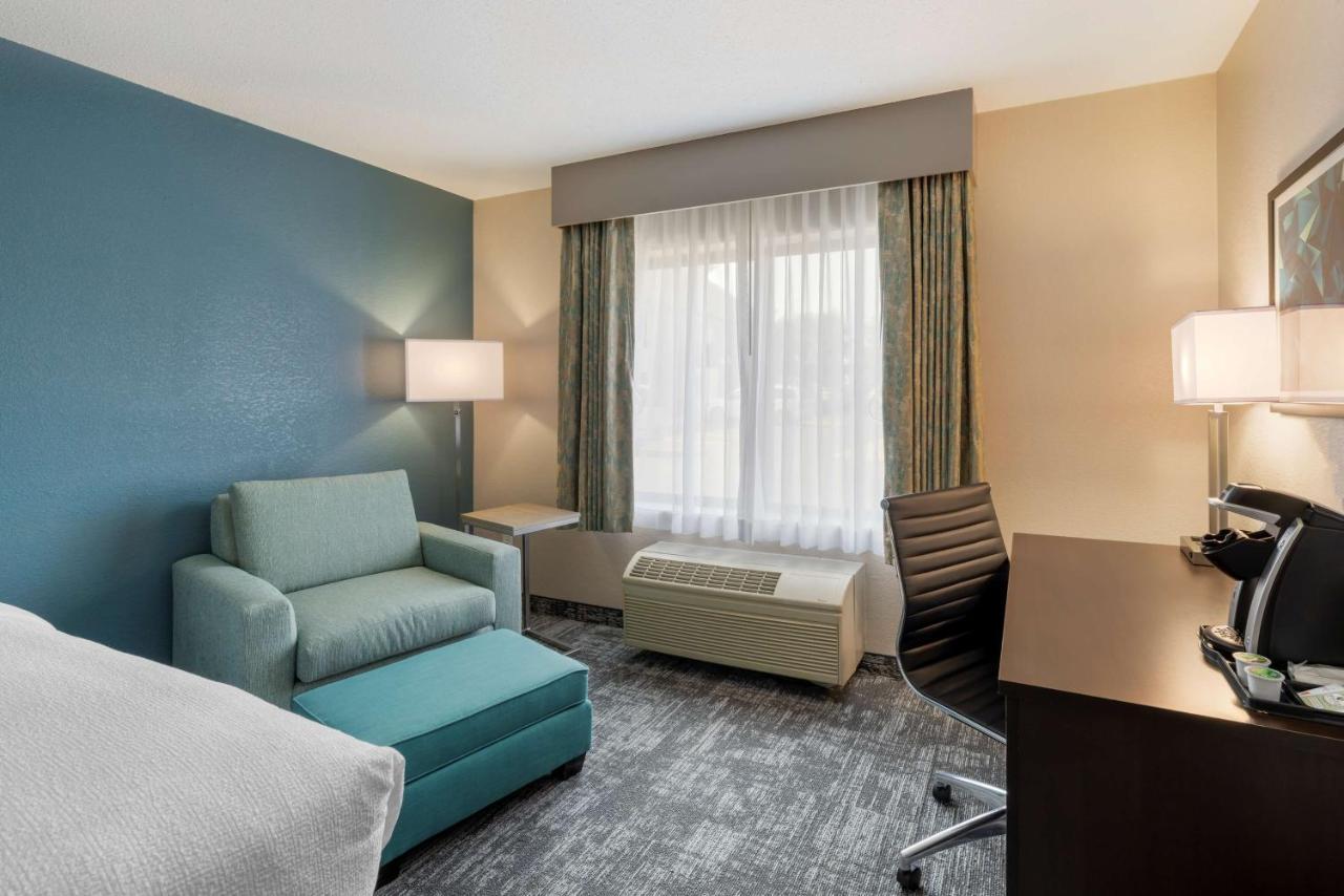 Best Western Watertown Inn & Suites Екстер'єр фото