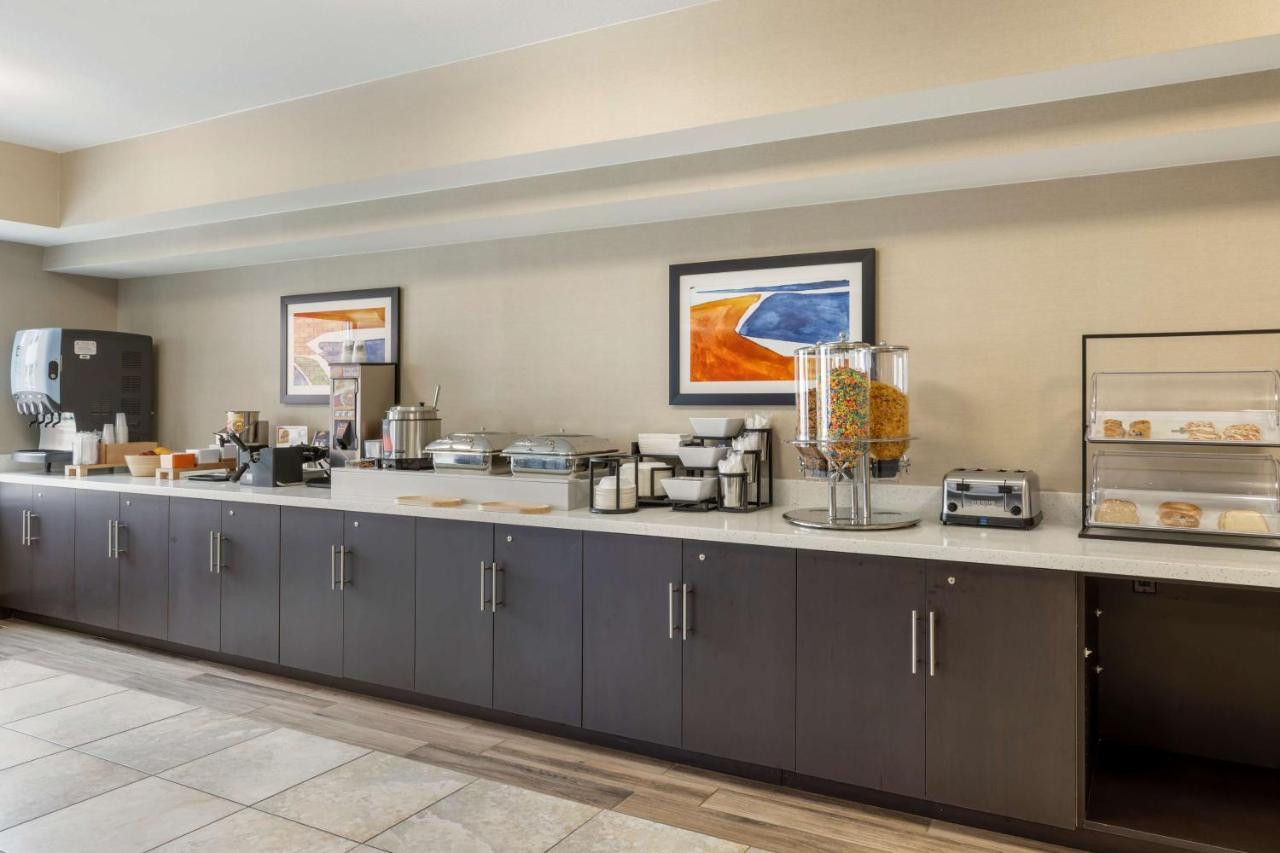 Best Western Watertown Inn & Suites Екстер'єр фото