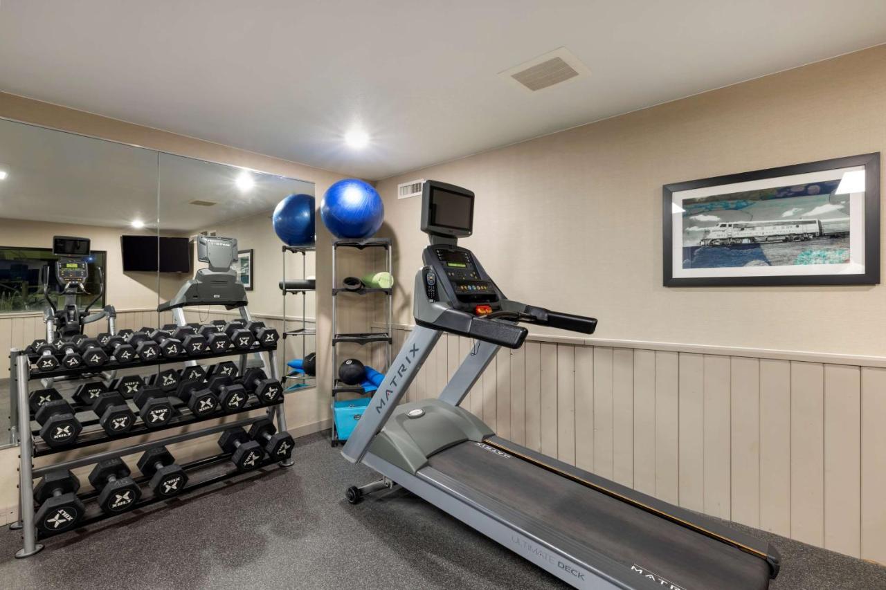 Best Western Watertown Inn & Suites Екстер'єр фото
