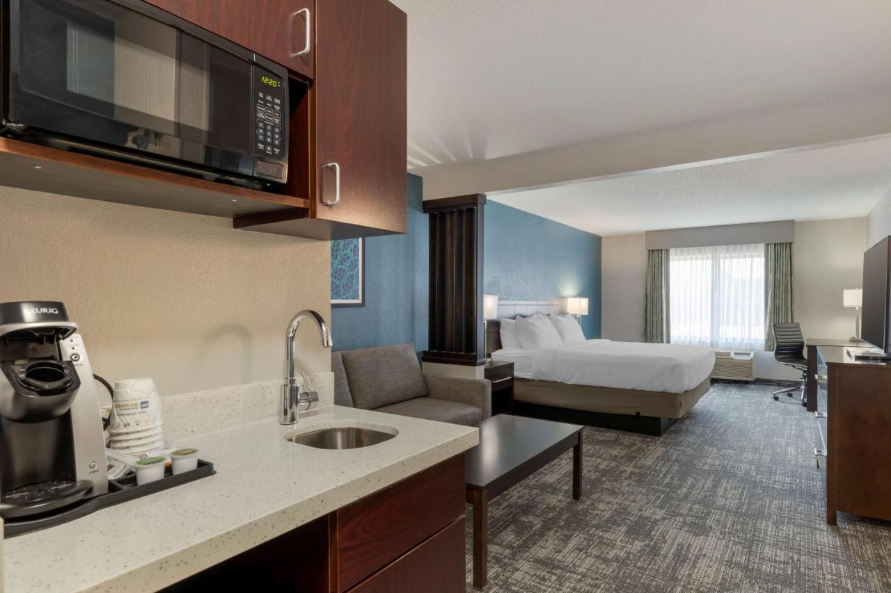 Best Western Watertown Inn & Suites Екстер'єр фото