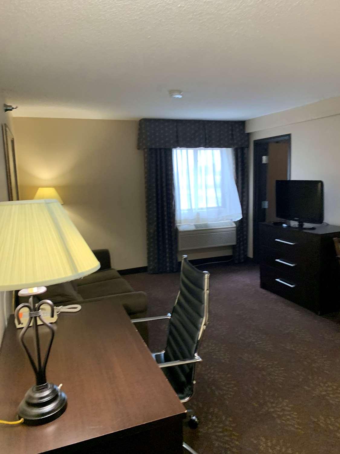 Best Western Watertown Inn & Suites Екстер'єр фото